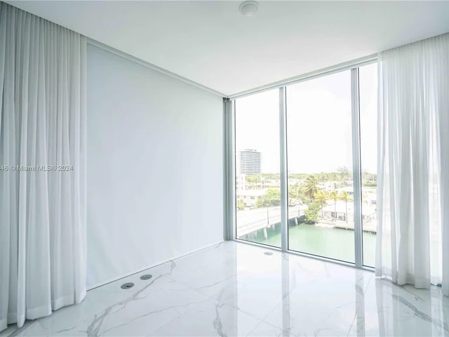 8425 Crespi Blvd # 502, Miami Beach FL 33141