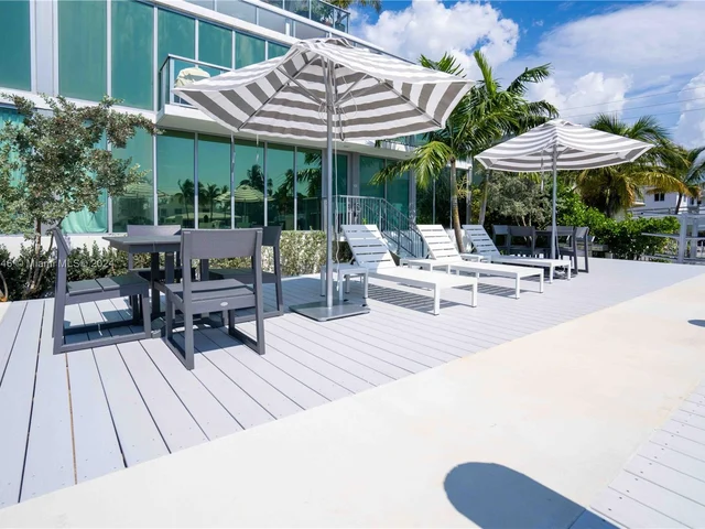 8425 Crespi Blvd # 502, Miami Beach FL 33141