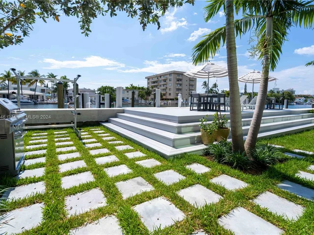 8425 Crespi Blvd # 502, Miami Beach FL 33141
