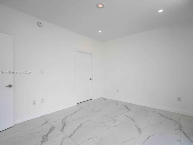 8425 Crespi Blvd # 502, Miami Beach FL 33141