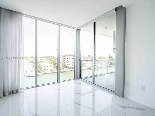 8425 Crespi Blvd # 502, Miami Beach FL 33141