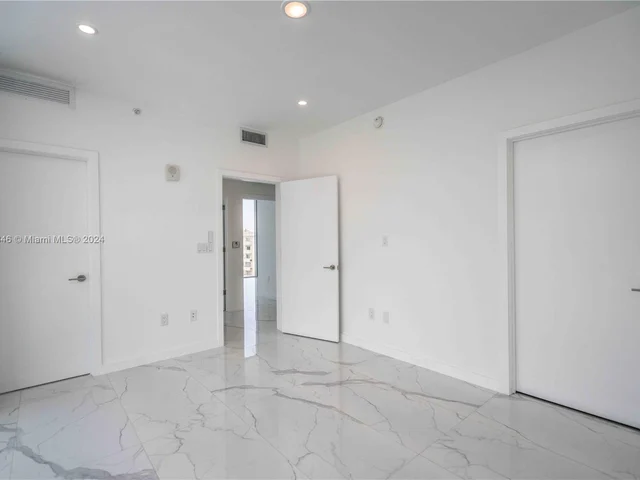 8425 Crespi Blvd # 502, Miami Beach FL 33141