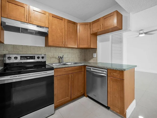 667 Kathy Ct # 4, Margate FL 33068