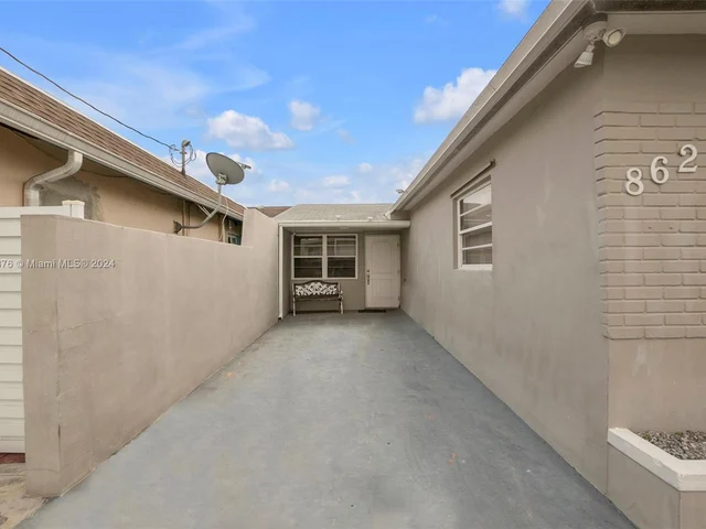 862 W 79th St, Hialeah FL 33014
