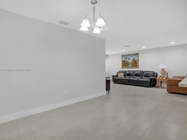 862 W 79th St, Hialeah FL 33014