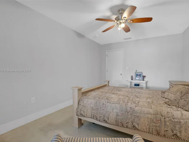 862 W 79th St, Hialeah FL 33014