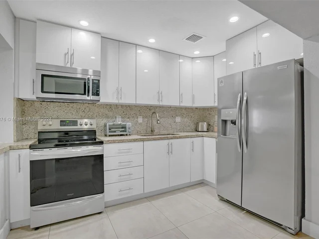 862 W 79th St, Hialeah FL 33014