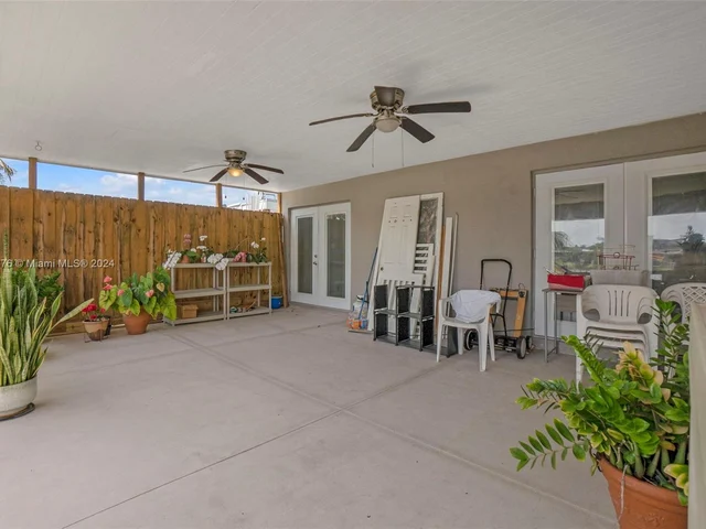 862 W 79th St, Hialeah FL 33014