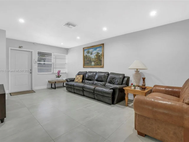 862 W 79th St, Hialeah FL 33014