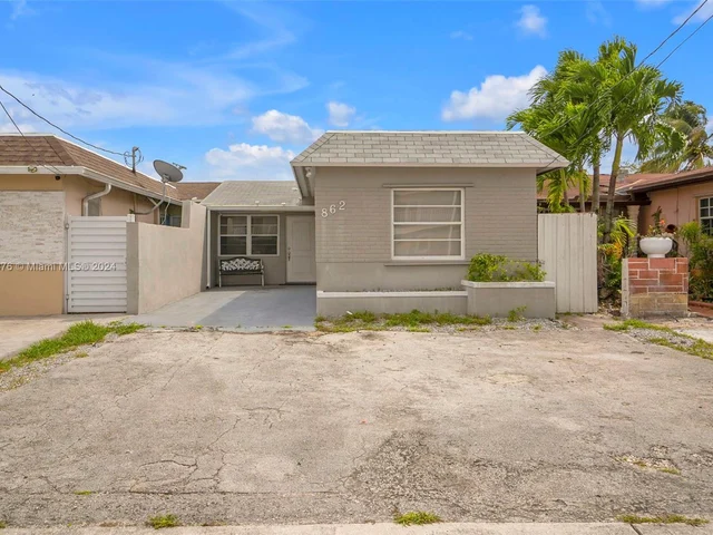 862 W 79th St, Hialeah FL 33014