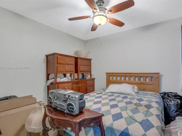 862 W 79th St, Hialeah FL 33014