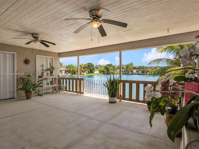 862 W 79th St, Hialeah FL 33014