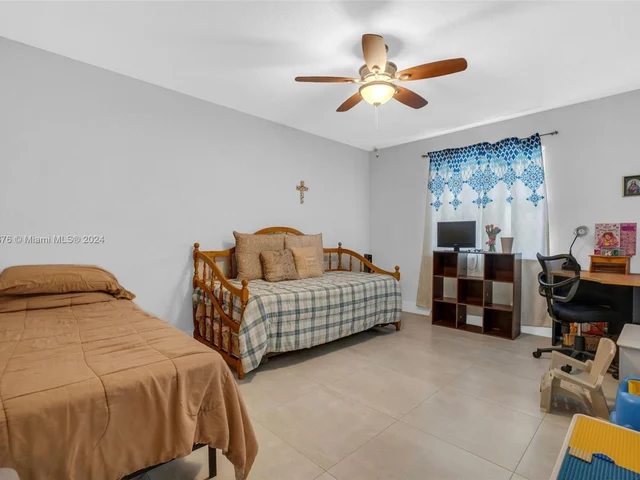 862 W 79th St, Hialeah FL 33014