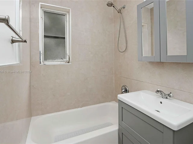 3581 SW 17th St, Miami FL 33145