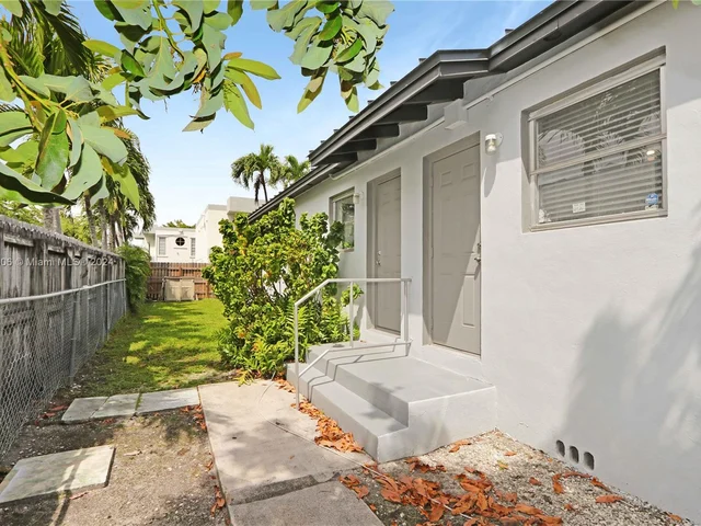 3581 SW 17th St, Miami FL 33145