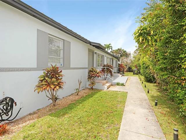 3581 SW 17th St, Miami FL 33145