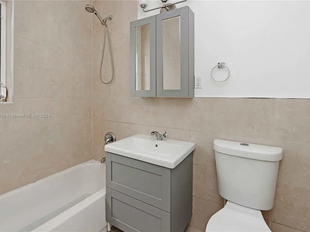 3581 SW 17th St, Miami FL 33145