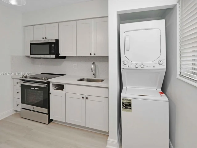 3581 SW 17th St, Miami FL 33145