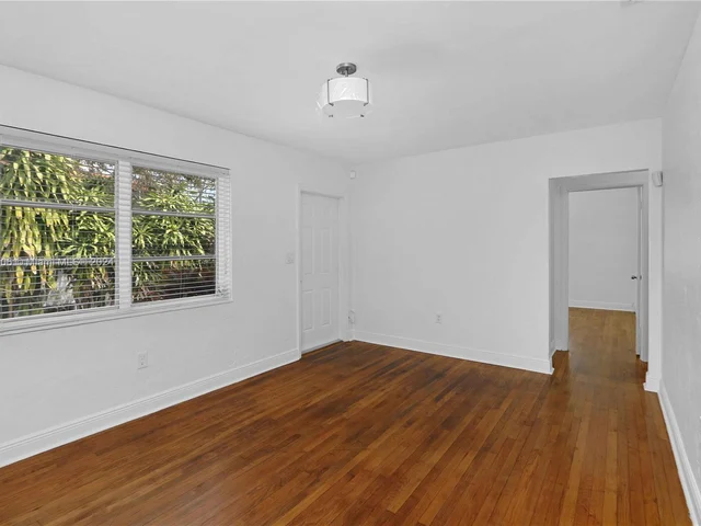 3581 SW 17th St, Miami FL 33145