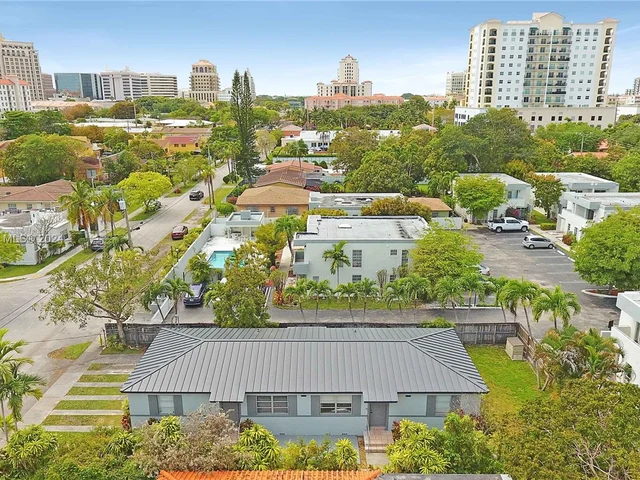 3581 SW 17th St, Miami FL 33145