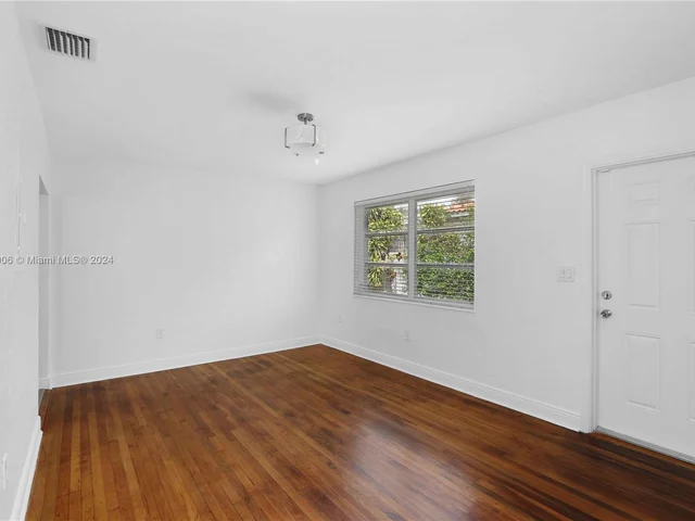 3581 SW 17th St, Miami FL 33145