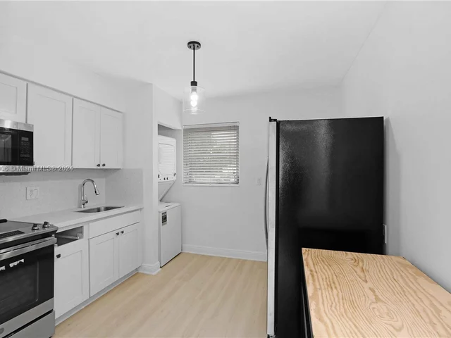 3581 SW 17th St, Miami FL 33145