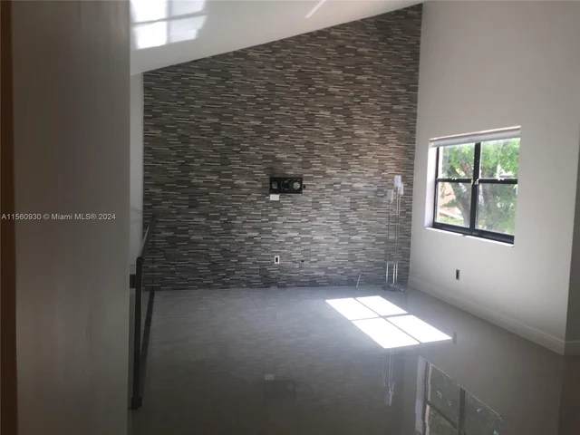 10307 NW 9th St Cir # 15, Miami FL 33172