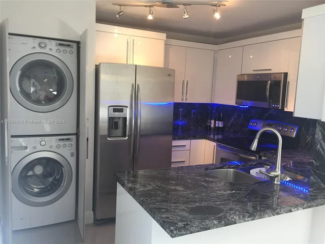 10307 NW 9th St Cir # 15, Miami FL 33172