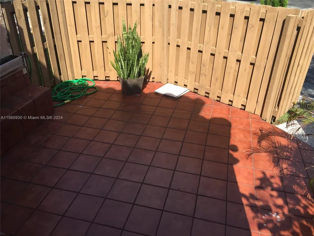 10307 NW 9th St Cir # 15, Miami FL 33172