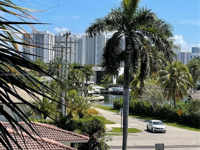 501 Blue Heron Dr # A, Hallandale Beach FL 33009