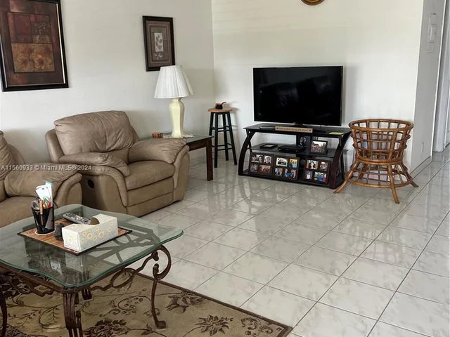 501 Blue Heron Dr # A, Hallandale Beach FL 33009