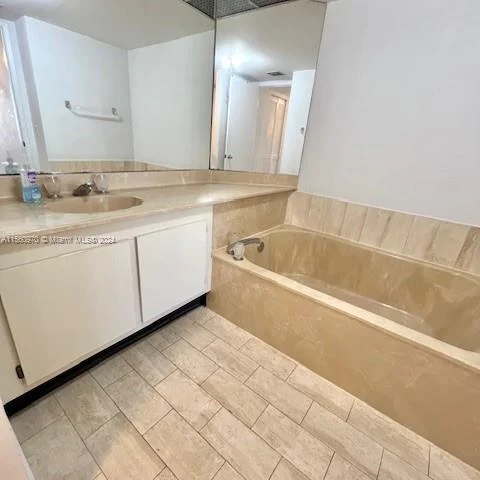 1717 N Bayshore Dr # A1748, Miami FL 33132