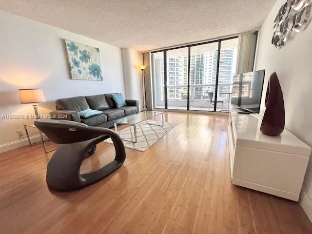 1717 N Bayshore Dr # A1748, Miami FL 33132