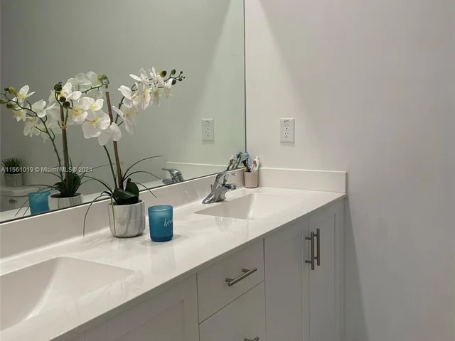 533 NE 206th Ln # 533, Miami FL 33179