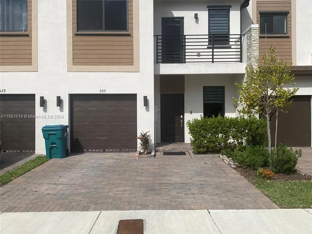 533 NE 206th Ln # 533, Miami FL 33179