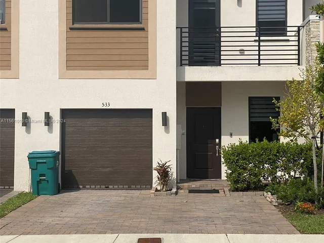 533 NE 206th Ln # 533, Miami FL 33179
