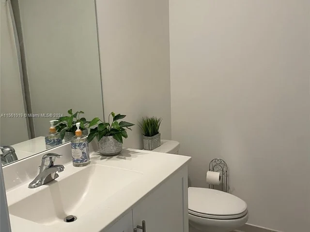 533 NE 206th Ln # 533, Miami FL 33179