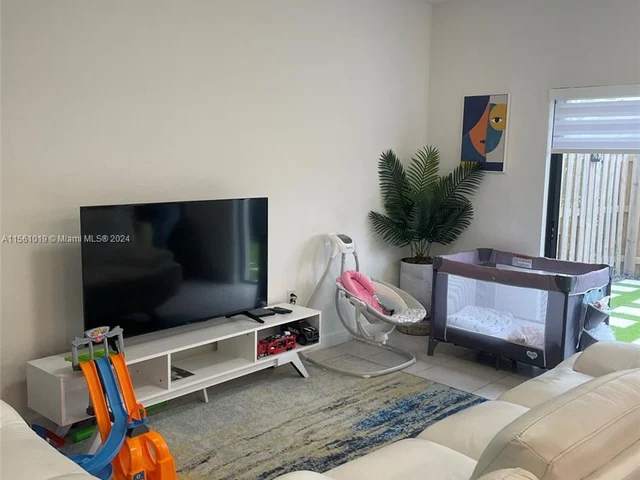 533 NE 206th Ln # 533, Miami FL 33179