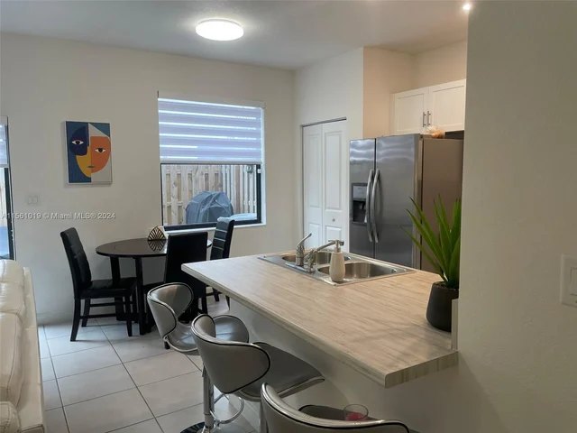 533 NE 206th Ln # 533, Miami FL 33179