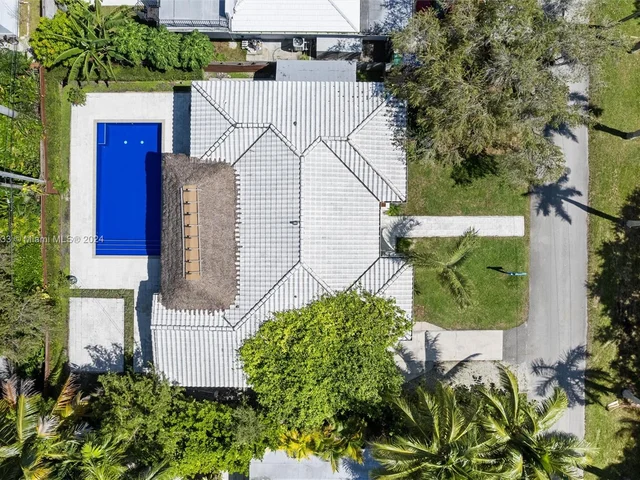 899 NE 71st St, Miami FL 33138