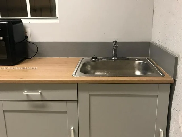 340 SW 78th Ave, Miami FL 33144