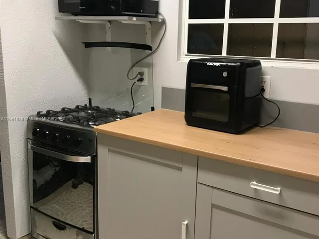 340 SW 78th Ave, Miami FL 33144