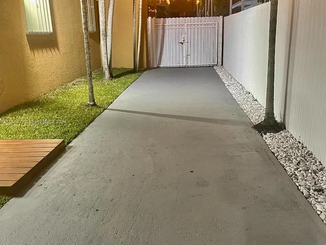 340 SW 78th Ave, Miami FL 33144