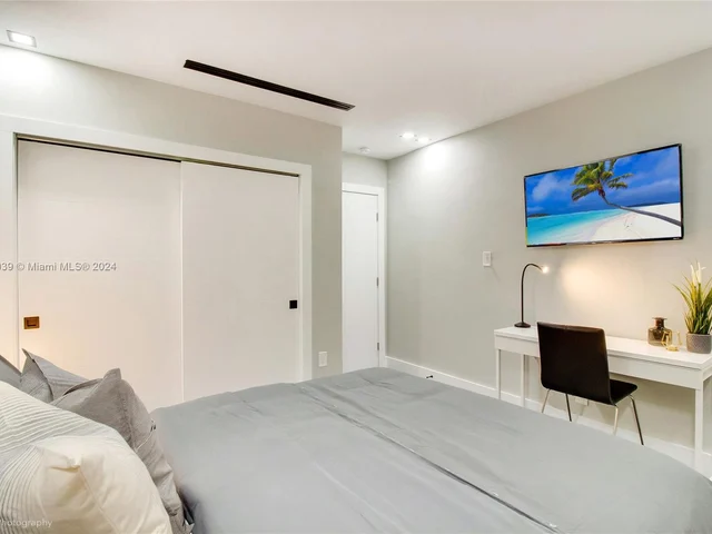 5530 NW 5th Ave, Miami FL 33127