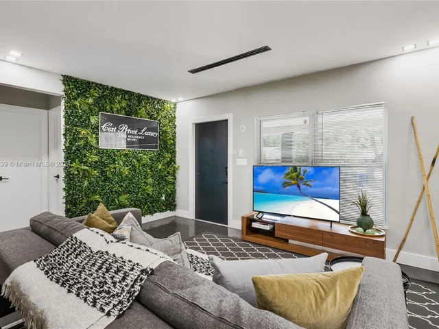 5530 NW 5th Ave, Miami FL 33127