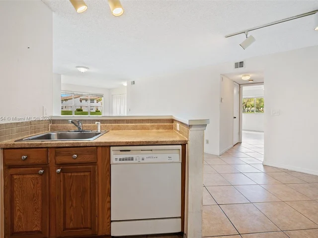 731 Vista Isles Dr # 1517, Sunrise FL 33325