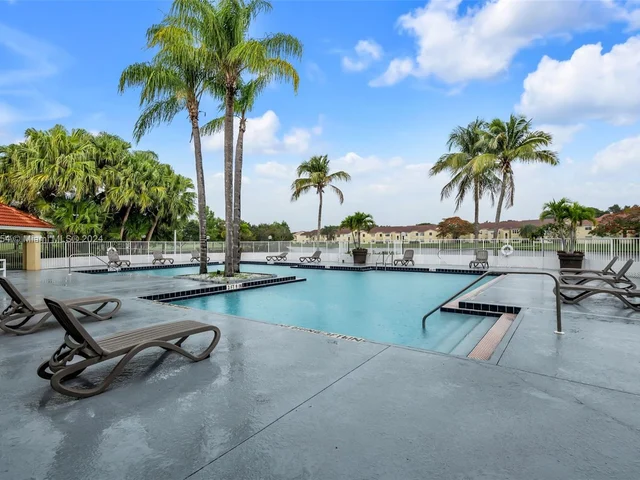 731 Vista Isles Dr # 1517, Sunrise FL 33325