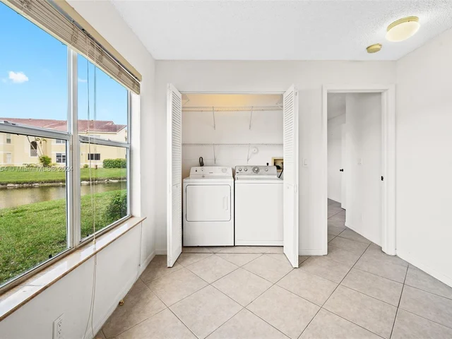 731 Vista Isles Dr # 1517, Sunrise FL 33325