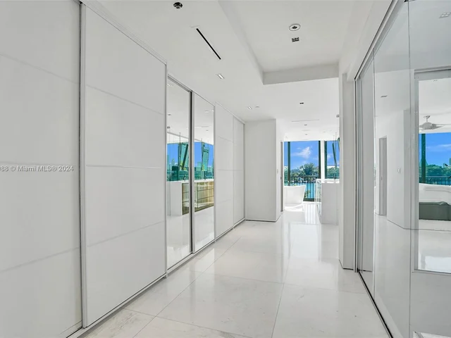 1000 Venetian Way # 101, Miami FL 33139