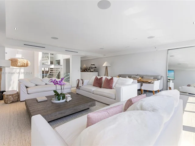 1000 Venetian Way # 101, Miami FL 33139